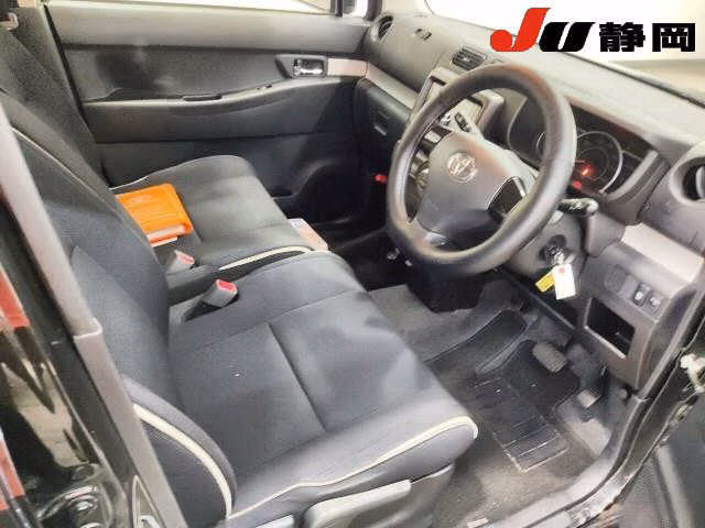 TOYOTA PIXIS SPACE