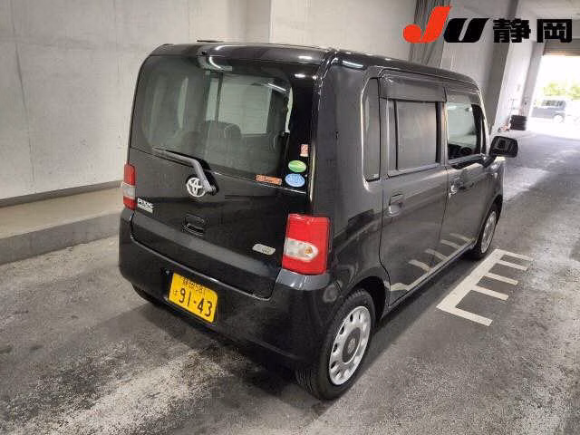 TOYOTA PIXIS SPACE