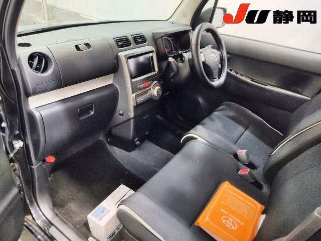 TOYOTA PIXIS SPACE