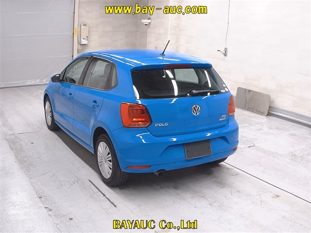 VOLKSWAGEN POLO