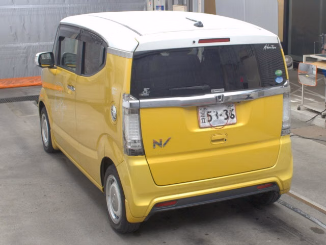 HONDA N-BOX SLASH