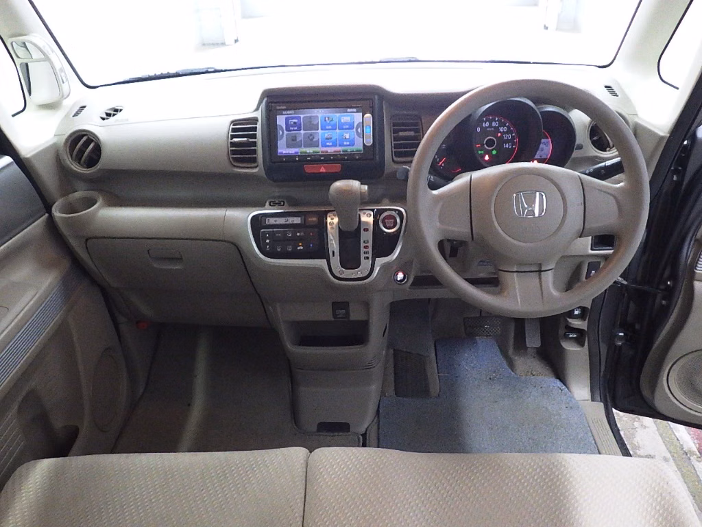 HONDA N-BOX SLASH