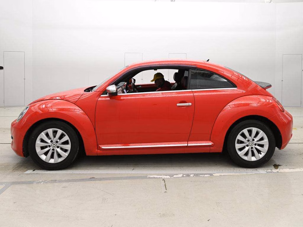VOLKSWAGEN BEETLE