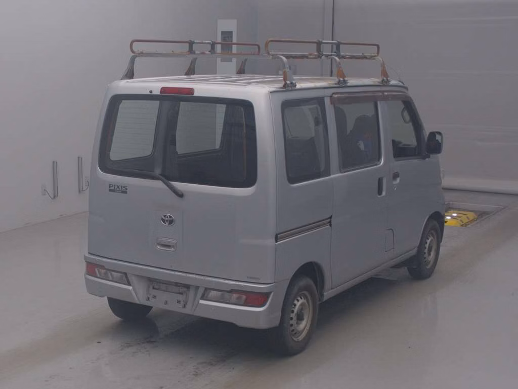 TOYOTA PIXIS VAN