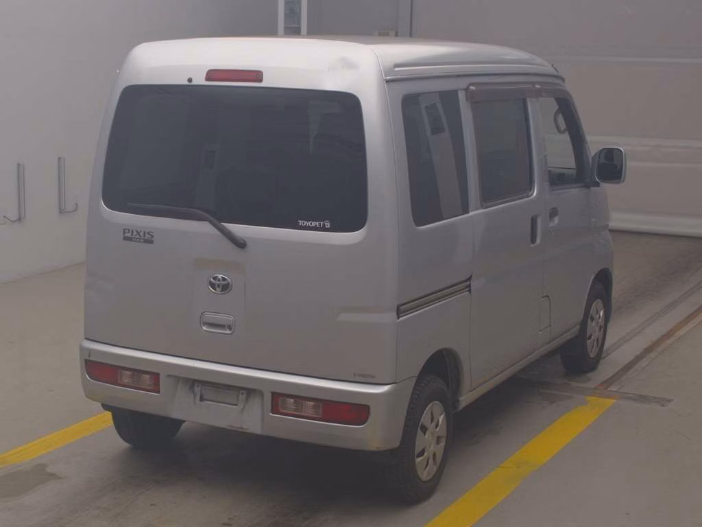 TOYOTA PIXIS VAN