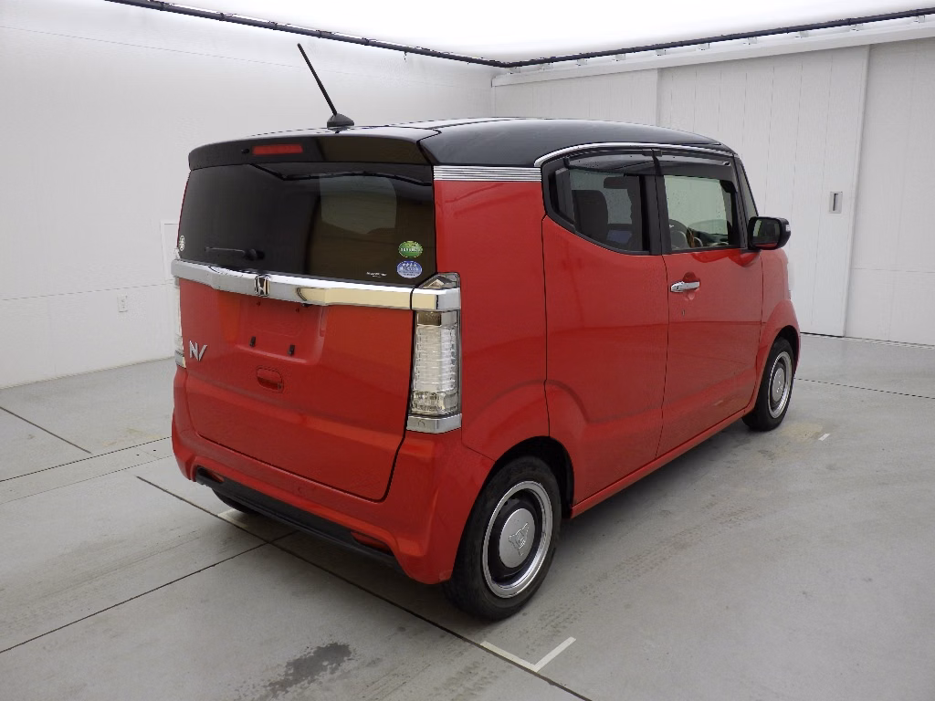 HONDA N-BOX SLASH