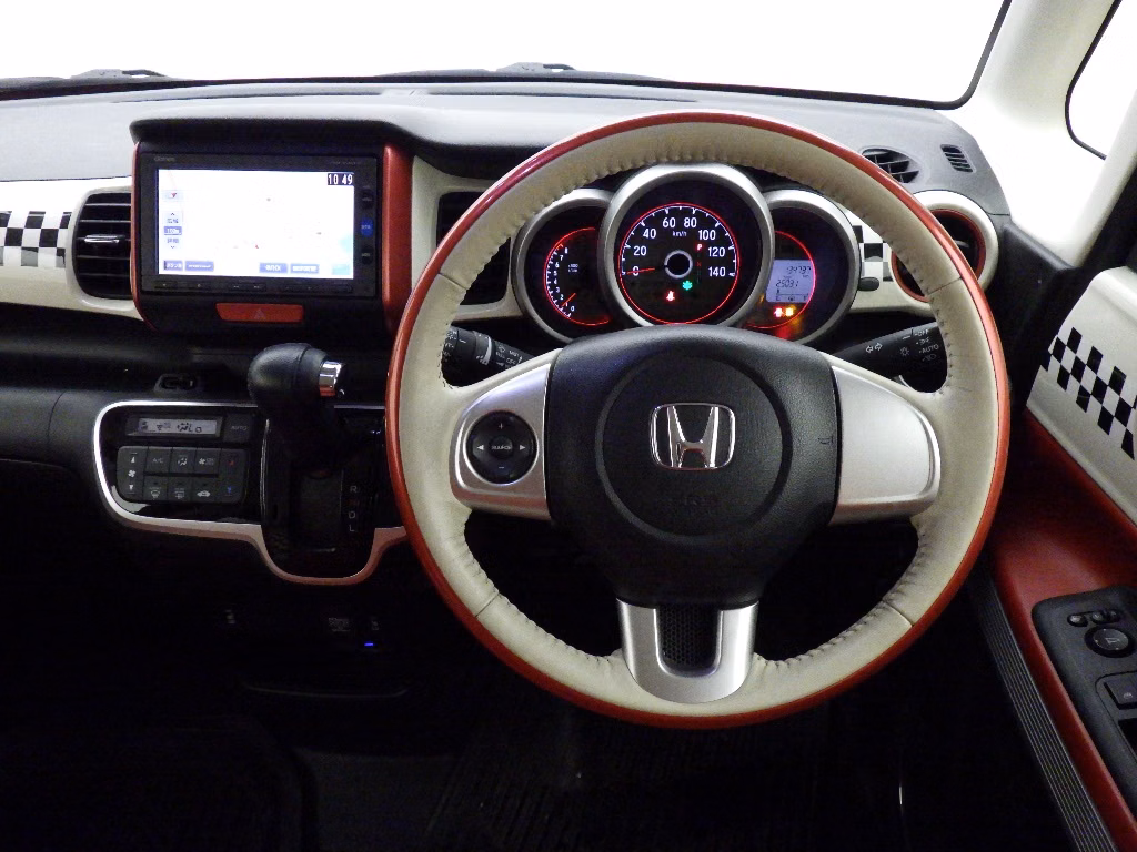 HONDA N-BOX SLASH