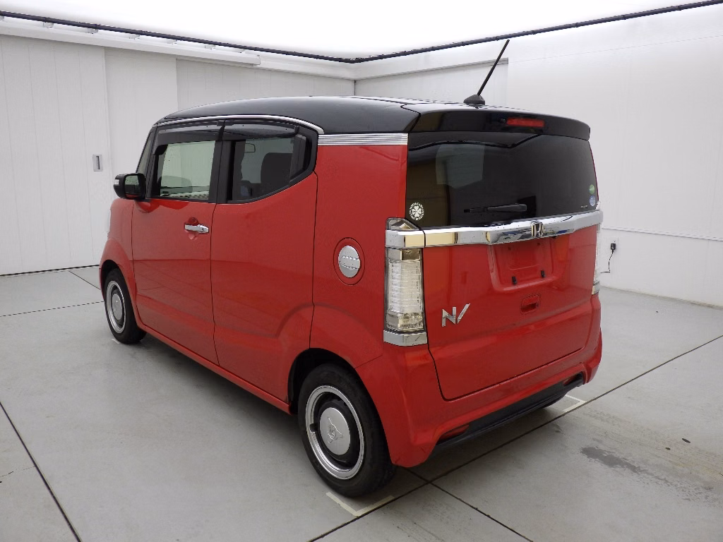 HONDA N-BOX SLASH