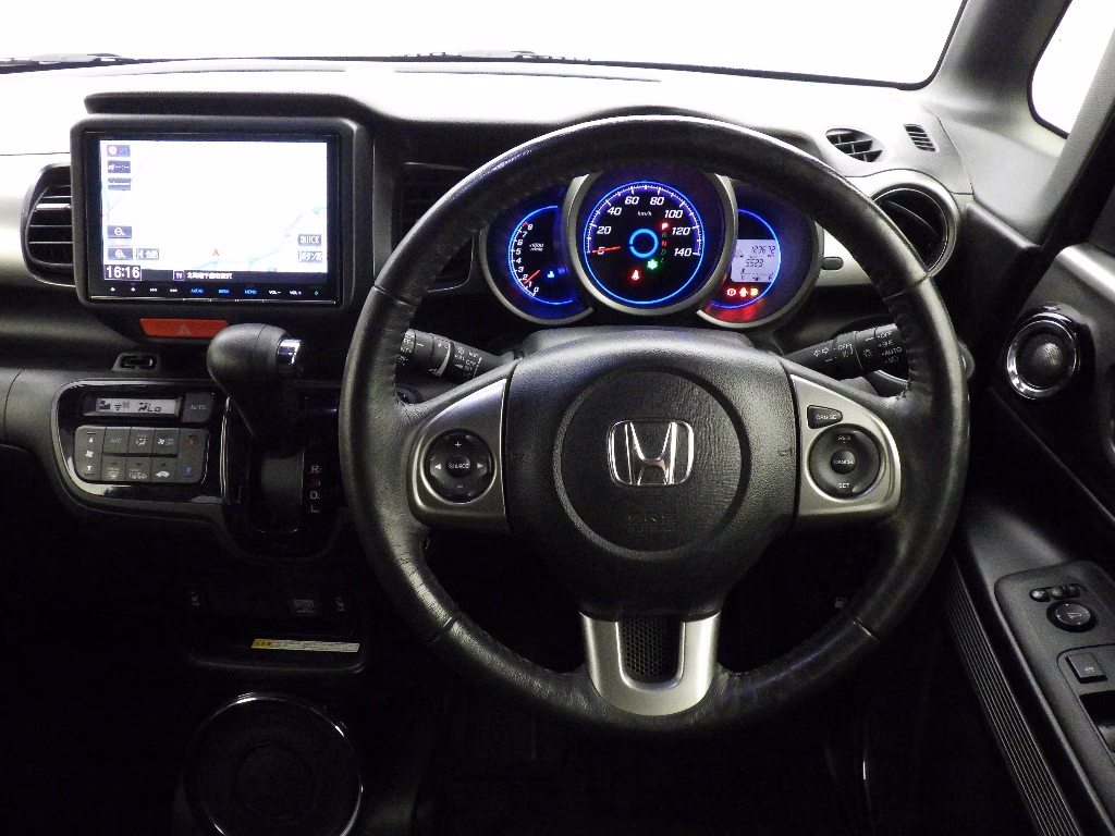 HONDA N-BOX SLASH