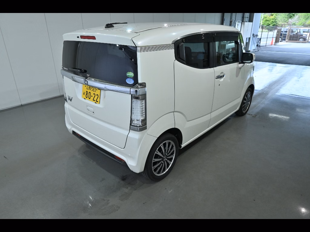 HONDA N-BOX SLASH