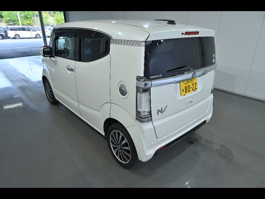 HONDA N-BOX SLASH