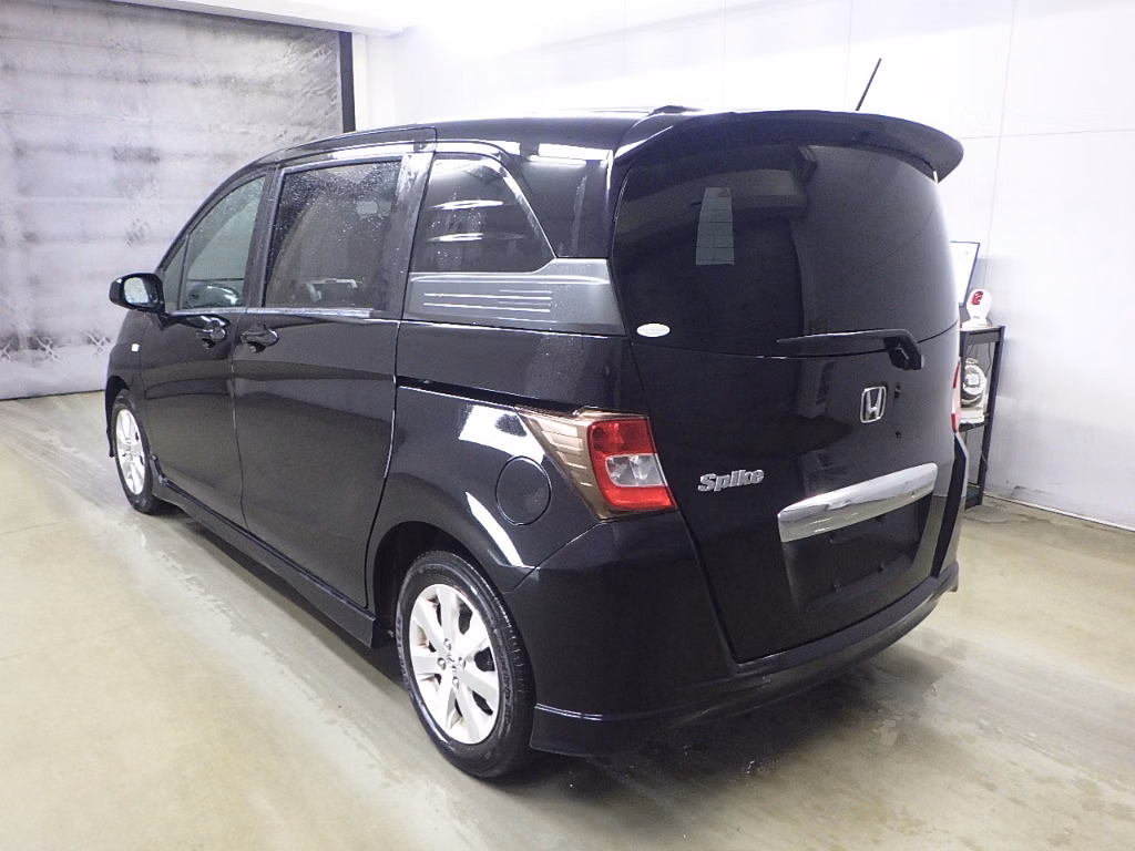 HONDA FREED SPIKE