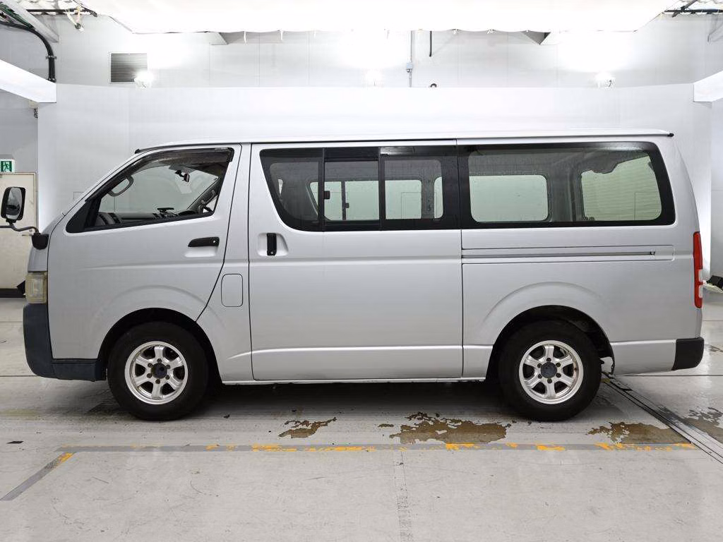 TOYOTA REGIUS ACE