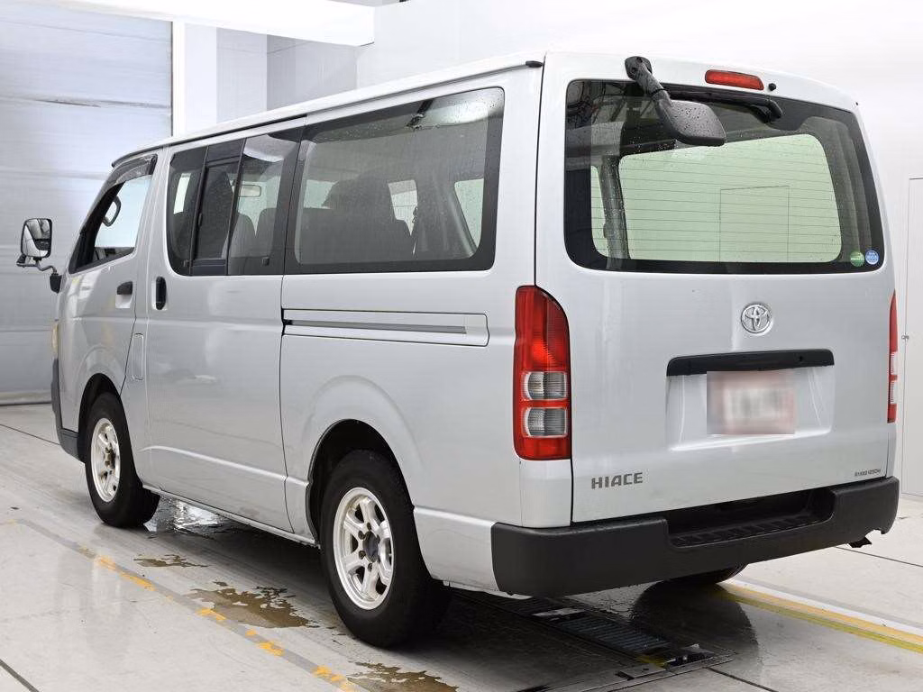 TOYOTA REGIUS ACE