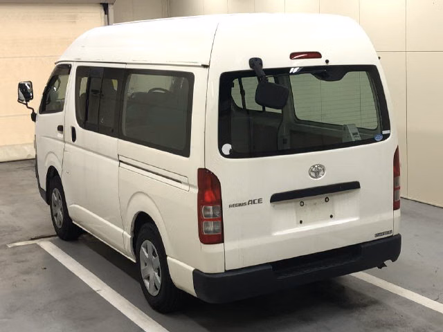 TOYOTA REGIUS ACE