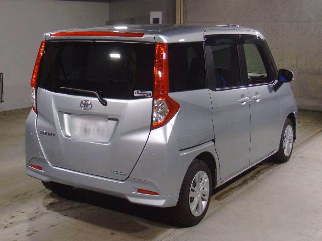 TOYOTA ROOMY