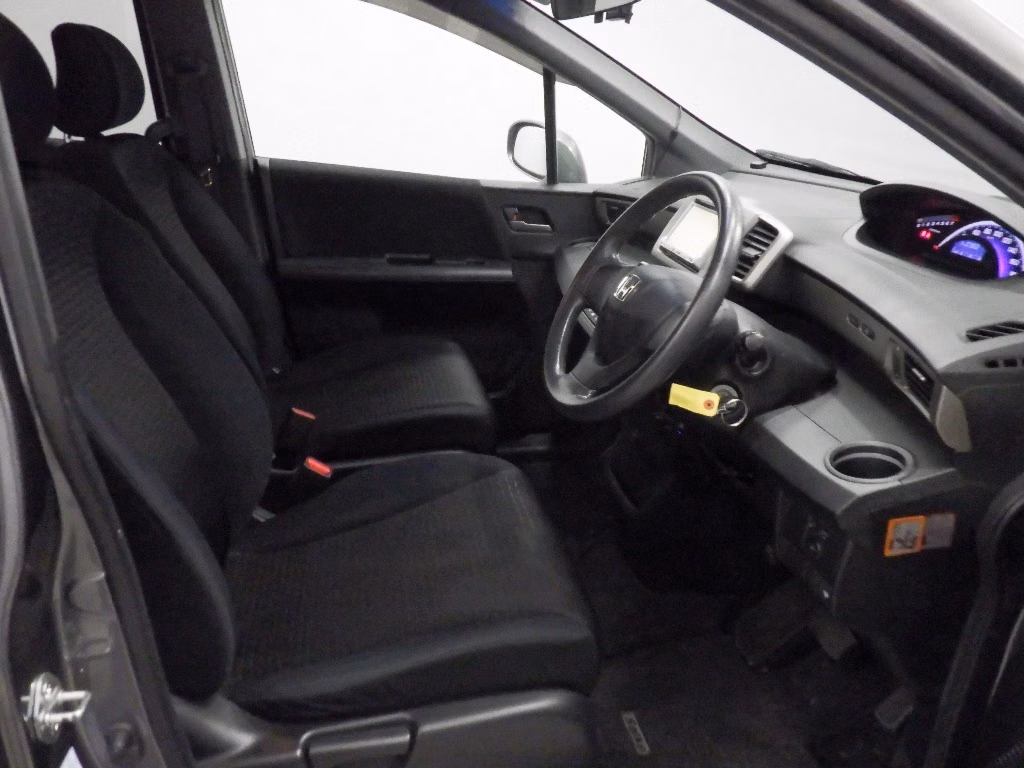 HONDA FREED SPIKE