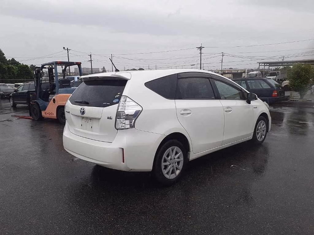 TOYOTA PRIUS ALPHA