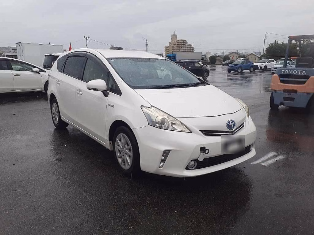 TOYOTA PRIUS ALPHA