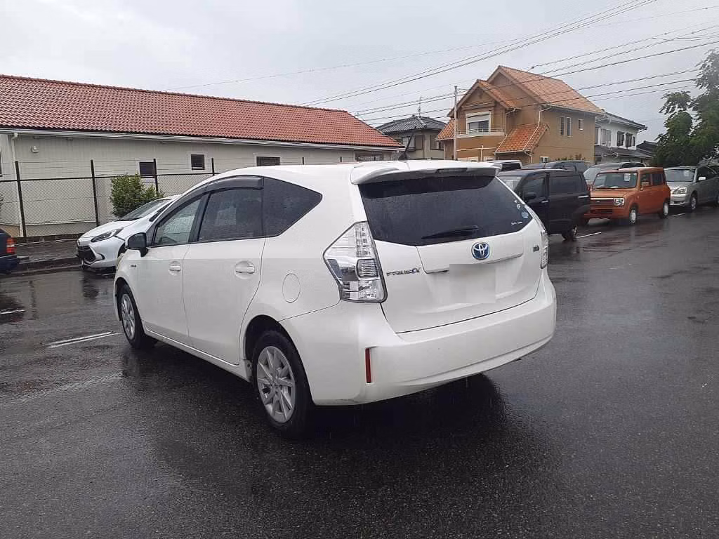 TOYOTA PRIUS ALPHA