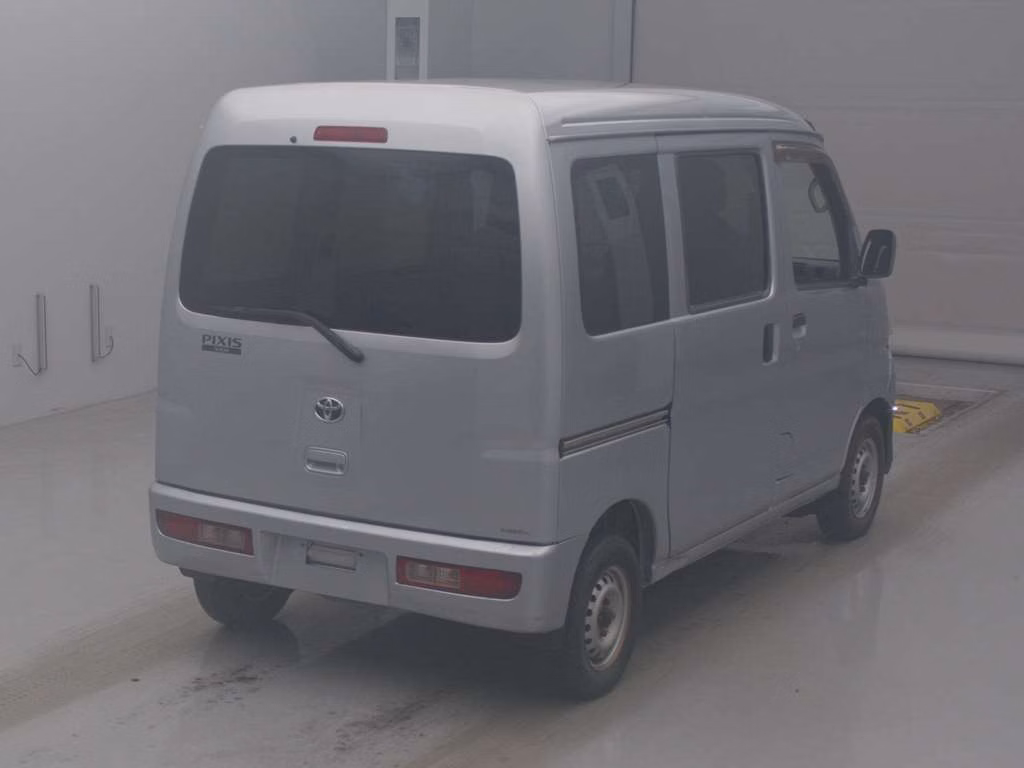 TOYOTA PIXIS VAN