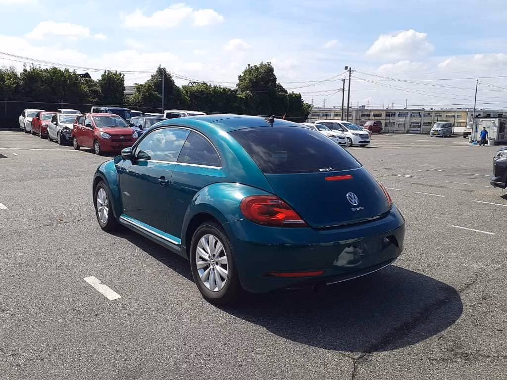 VOLKSWAGEN BEETLE