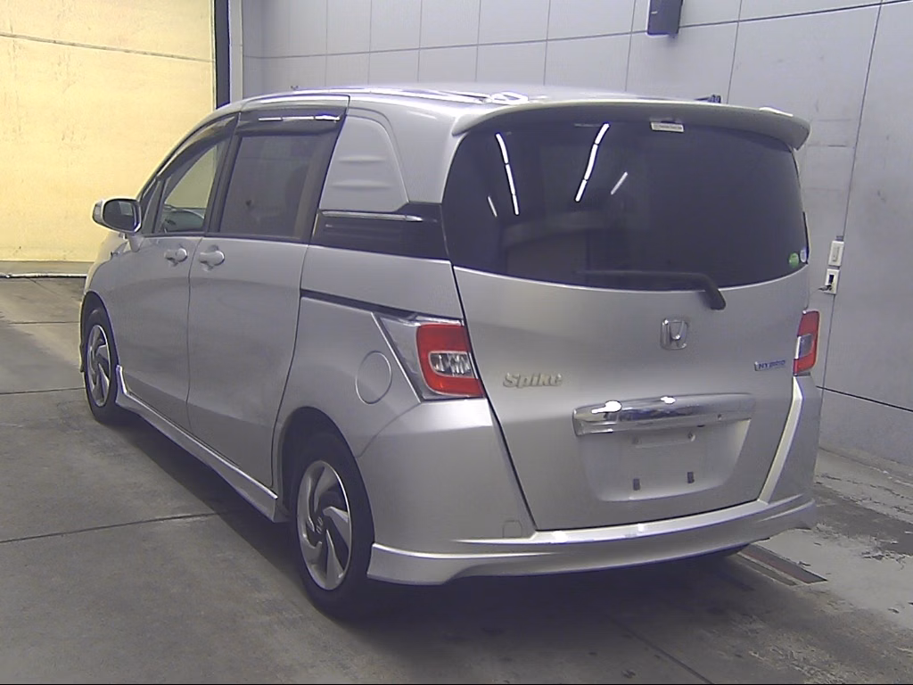 HONDA FREED SPIKE