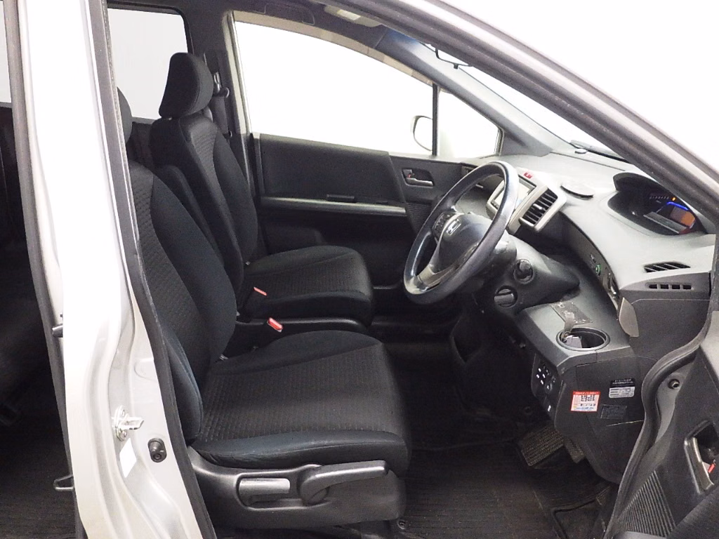 HONDA FREED SPIKE
