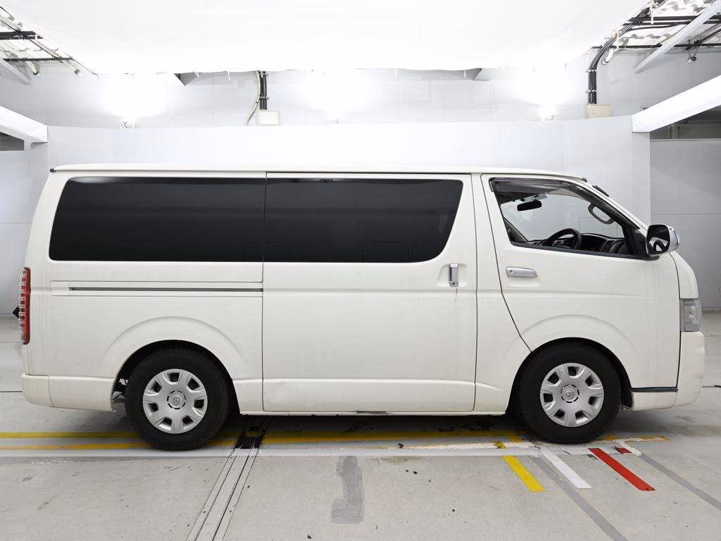 TOYOTA REGIUS ACE