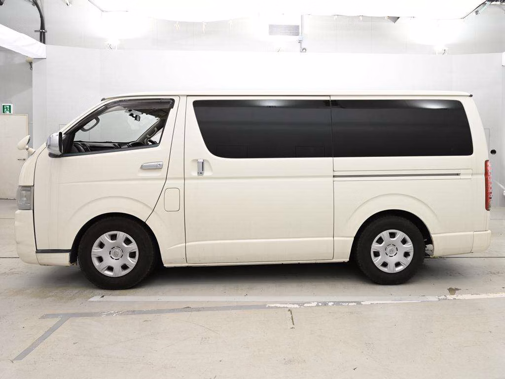 TOYOTA REGIUS ACE