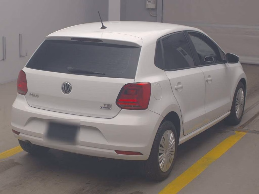VOLKSWAGEN POLO