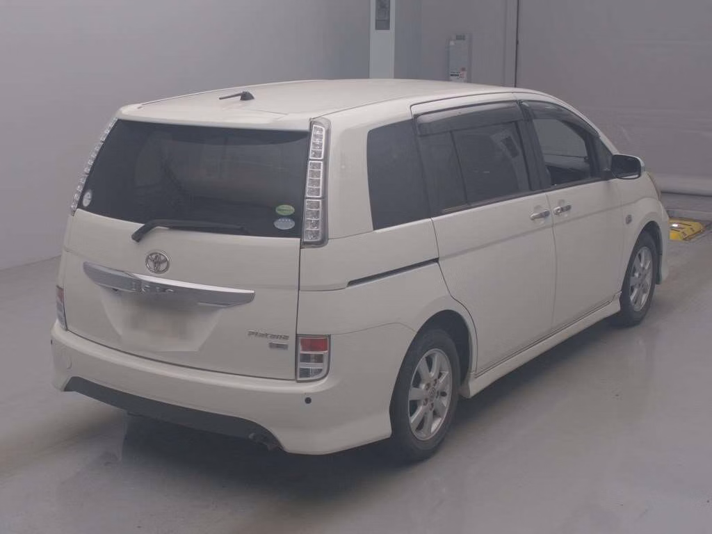 TOYOTA ISIS