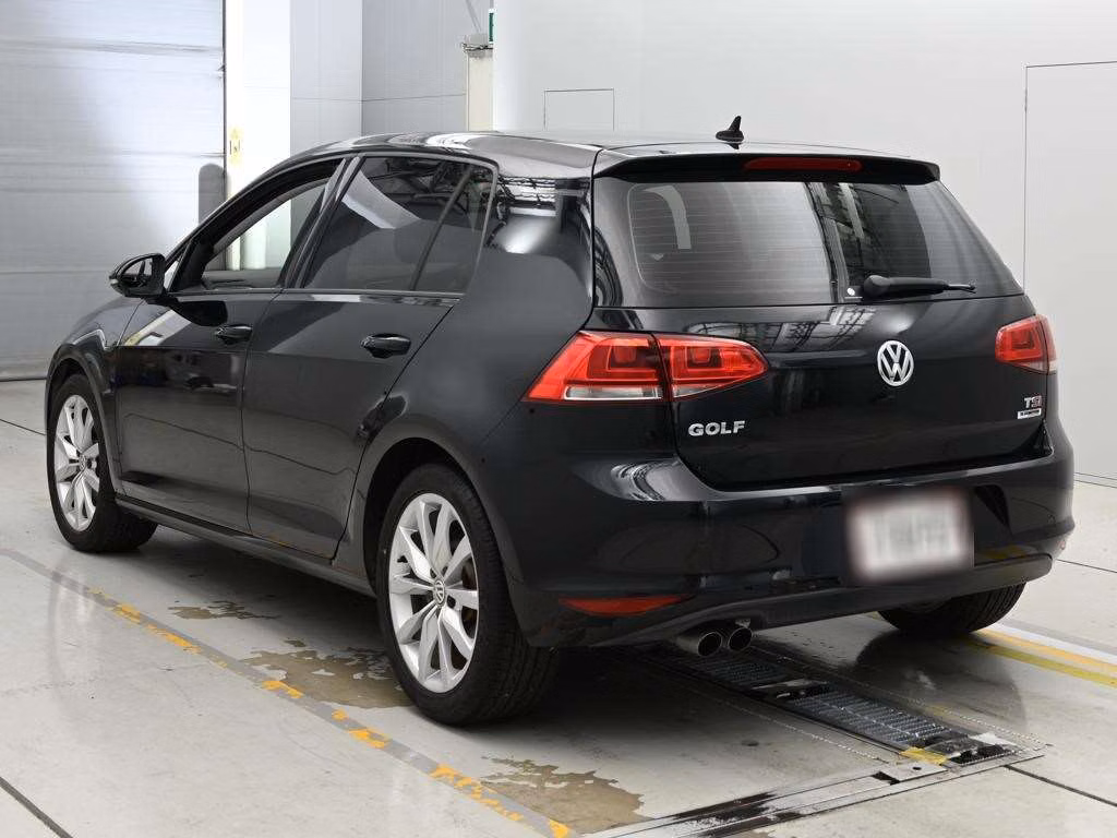 VOLKSWAGEN GOLF