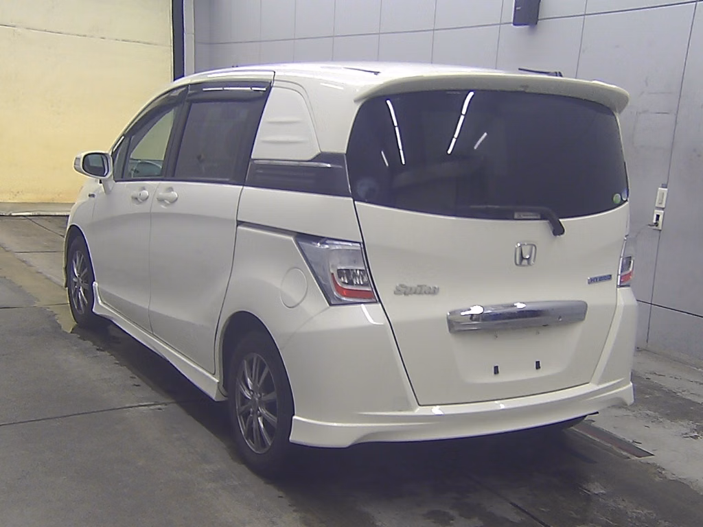 HONDA FREED SPIKE