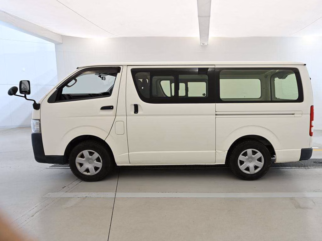 TOYOTA REGIUS ACE