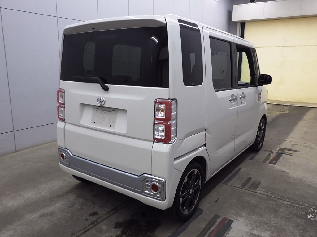 TOYOTA PIXIS MEGA