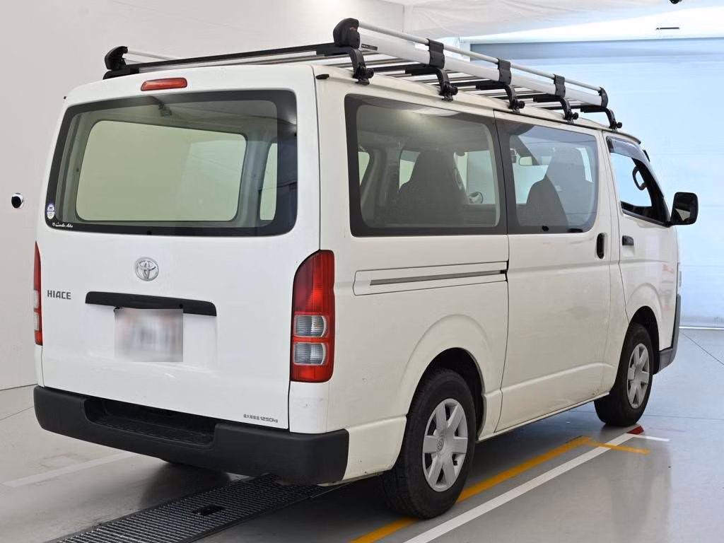 TOYOTA REGIUS ACE