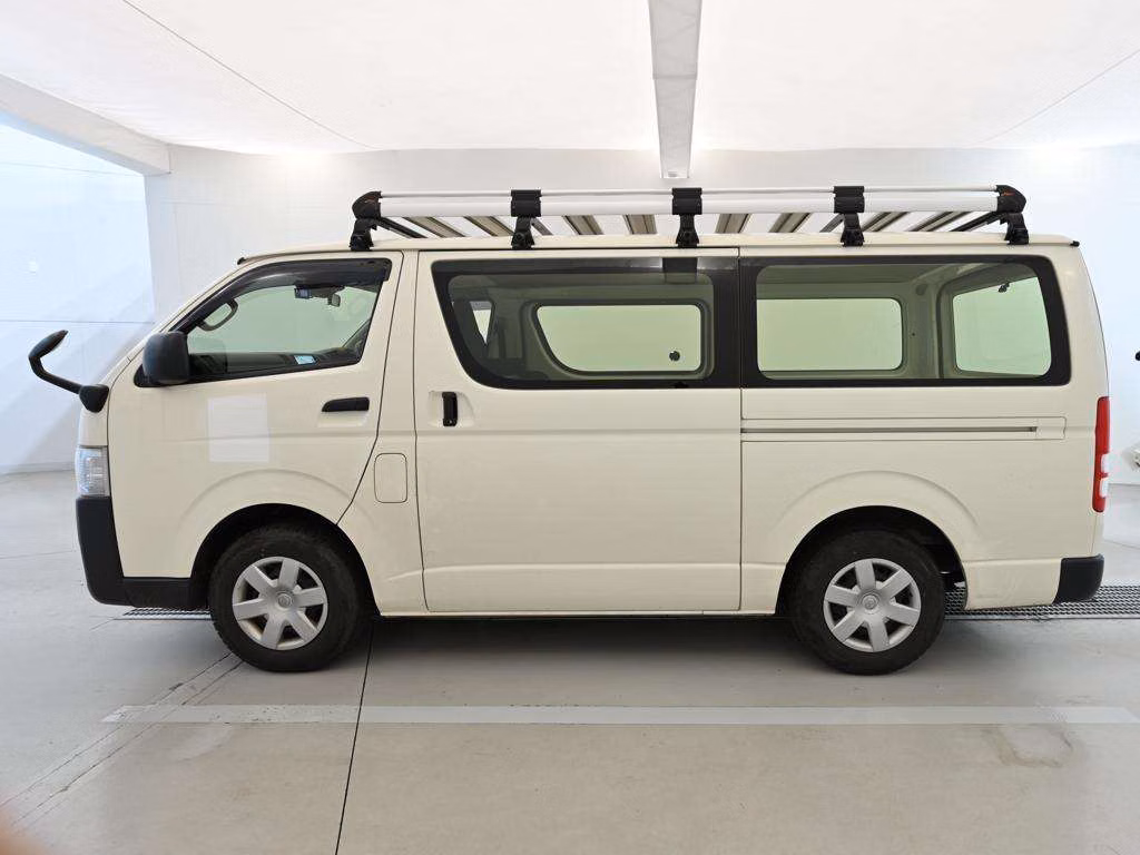 TOYOTA REGIUS ACE
