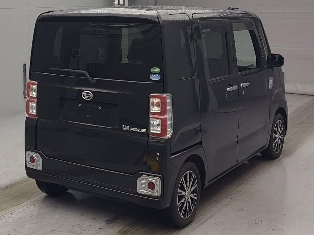 DAIHATSU WAKE