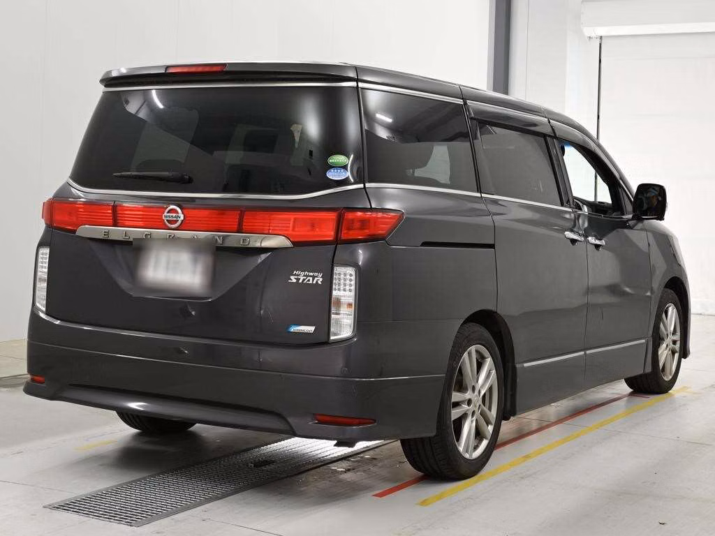 NISSAN ELGRAND