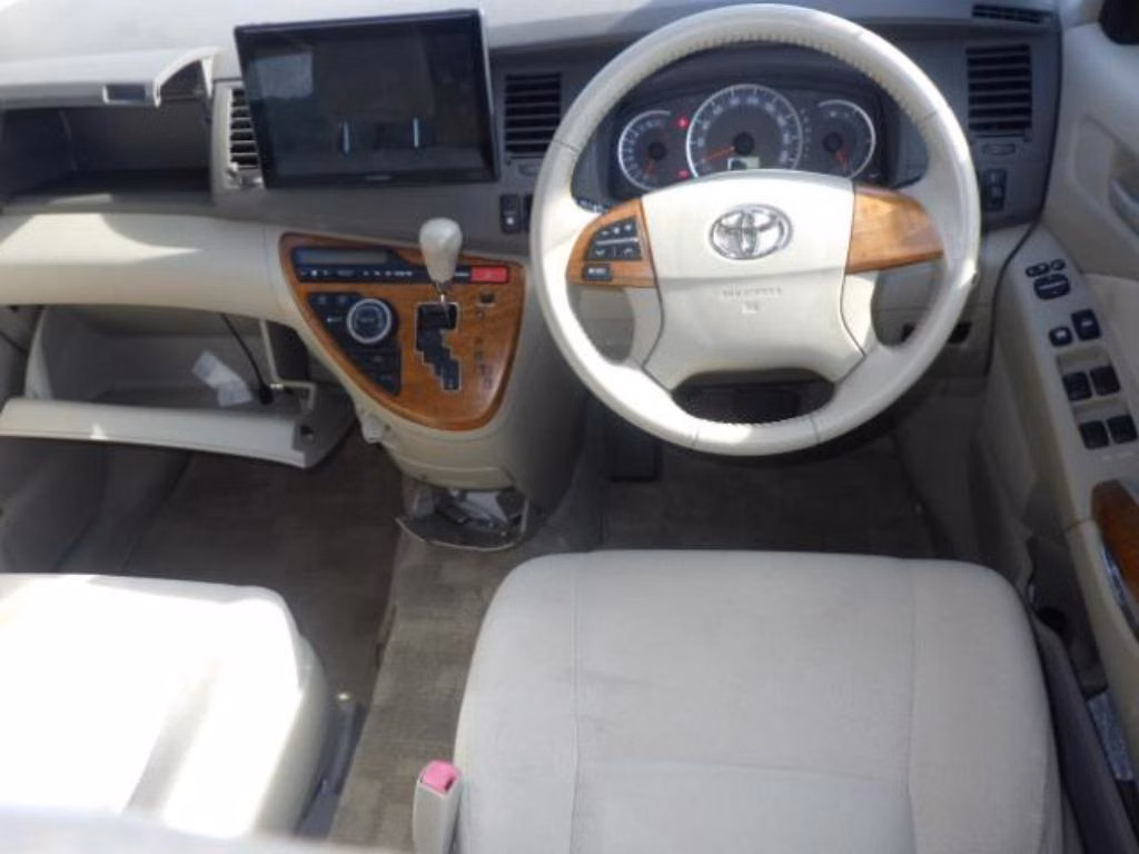 TOYOTA ISIS