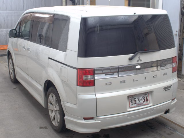 MITSUBISHI DELICA D:5