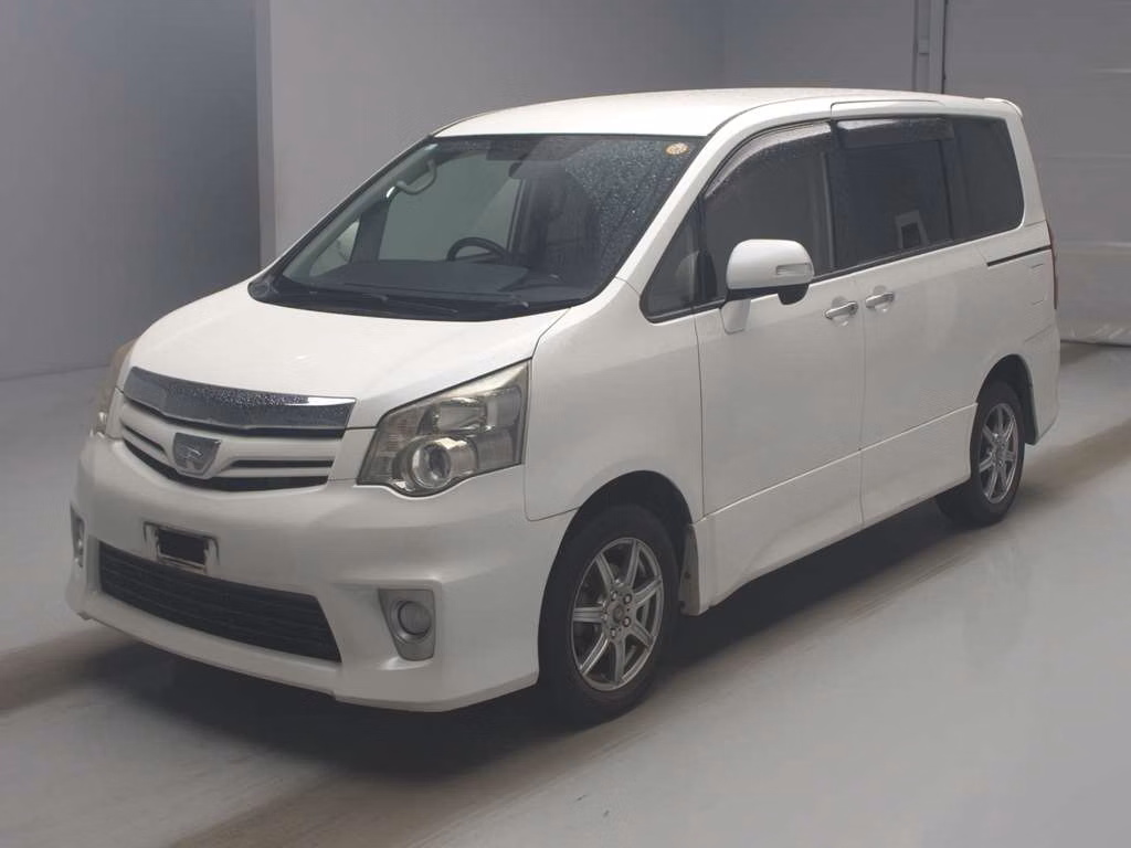 TOYOTA NOAH