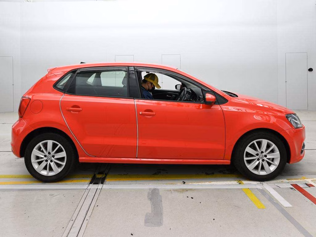 VOLKSWAGEN POLO