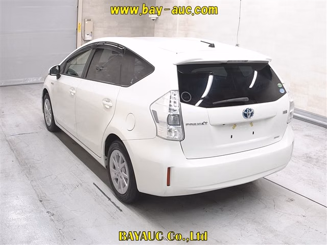 TOYOTA PRIUS ALPHA
