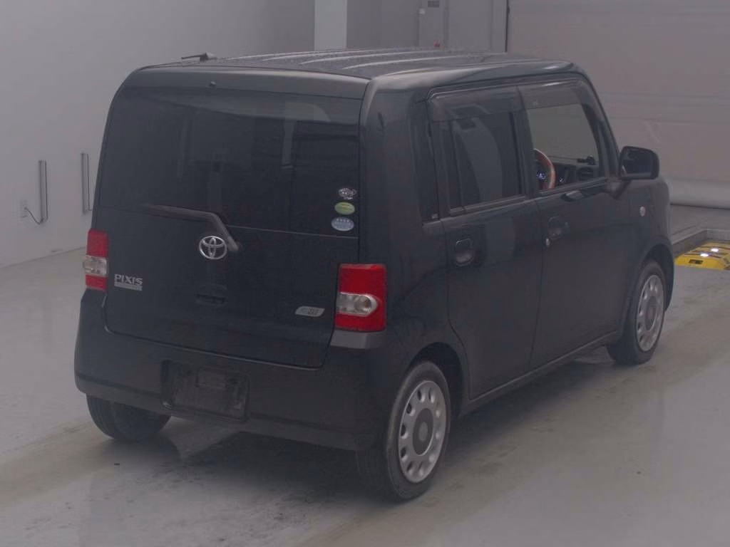 TOYOTA PIXIS SPACE