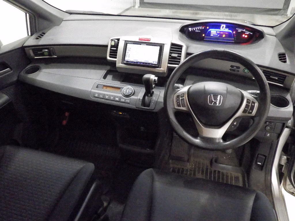 HONDA FREED SPIKE