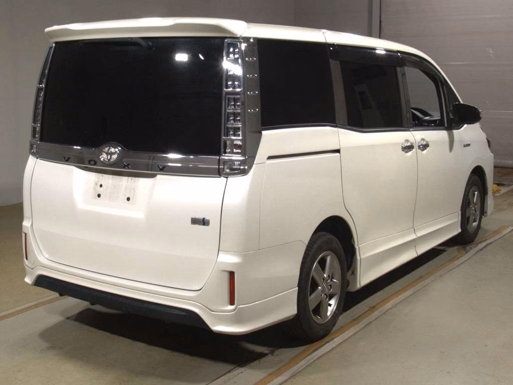 TOYOTA VOXY