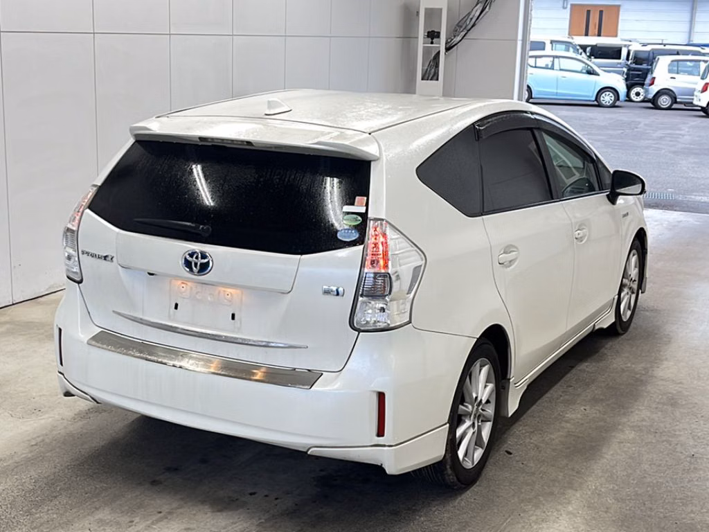 TOYOTA PRIUS ALPHA