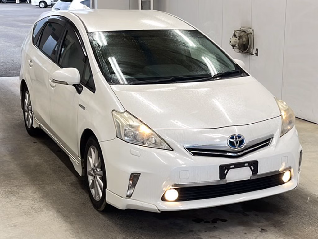 TOYOTA PRIUS ALPHA